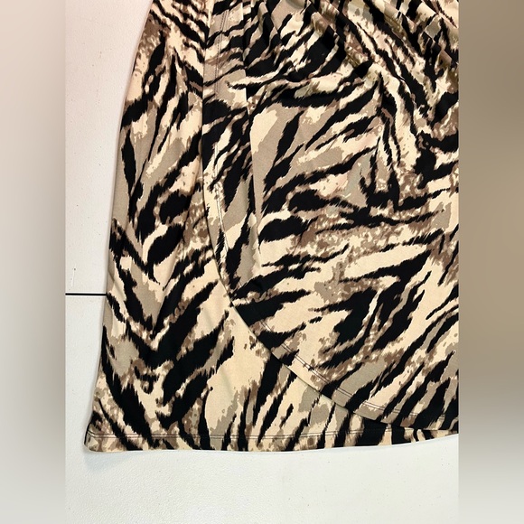 Connected Black and Tan Animal  Patterned Dress - size 12 P - Picture 10 of 17